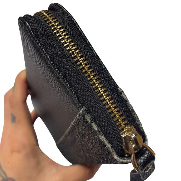 ✨ Kate Spade New York Black Glitter Stripe Zip-Around Wallet ✨ - Picture 6 of 8